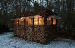 A strange and movable cabin